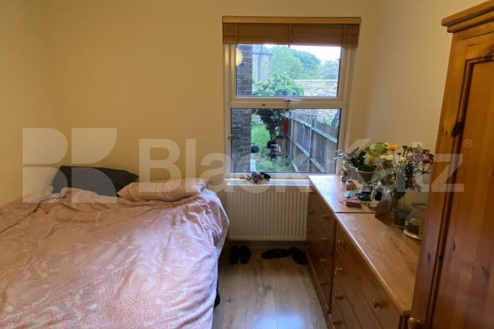 Spacious ground floor garden flat in Surrey Quays Trundleys Road , Surrey Quays 